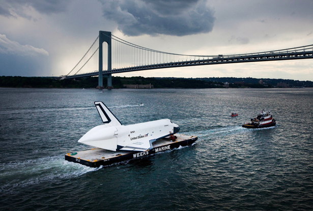 Space Shuttle in arrivo all'Intrepid di New York