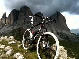 La bici Focus 2010 del Maga nel bel mezzo delle Dolomiti