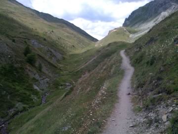 La Scalona appoggiata alla sella del Passo Trela